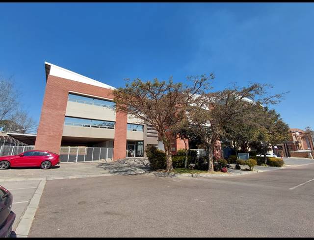 107M² OFFICE TO LET IN NOORDWYK